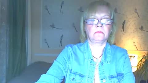 Alinessa online show from April 20, 6:33 pm