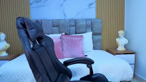 Snapshot of angel__kiss chatting on October 25, 3:45 pm angel__kiss online show from October 25, 3:45 pm