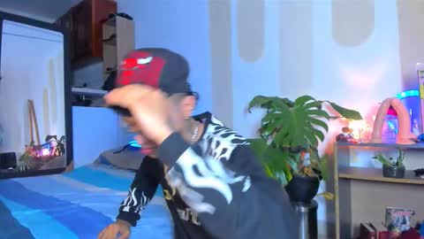 angel_demon777 online show from December 2, 5:26 am