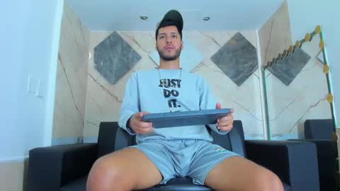 angel_villareal_ online show from February 1, 4:53 am