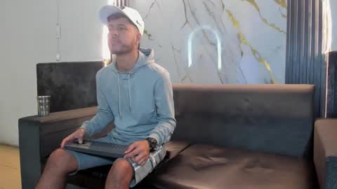 angel_villareal_ online show from March 15, 5:23 am