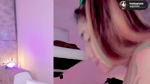 angel online show from March 17, 8:19 am