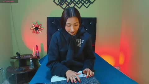 angeldreams15 online show from April 15, 7:27 pm