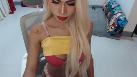 DIVINE ANGEL online show from January 11, 11:33 pm