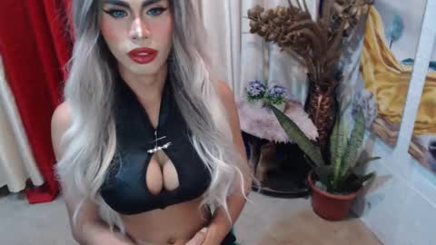 DIVINE ANGEL online show from February 8, 8:09 am