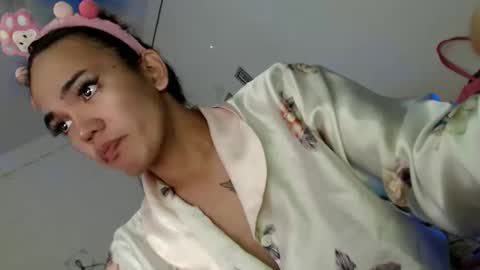 Yhanna online show from November 28, 12:12 pm