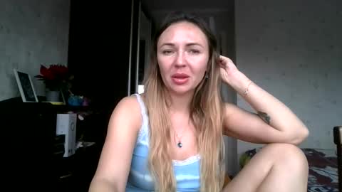 angelinalove28 online show from December 1, 7:39 am