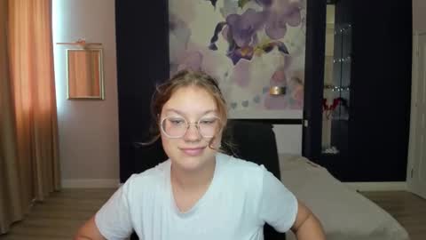 AngelinaLow online show from September 25, 11:28 am