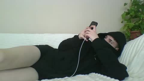 angel online show from January 8, 10:15 am