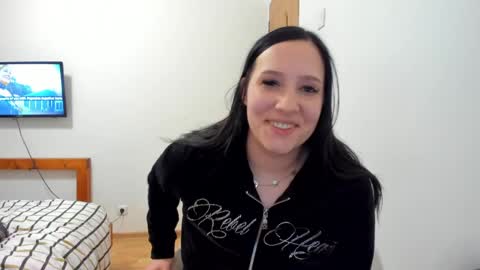 Anne online show from April 9, 7:19 pm