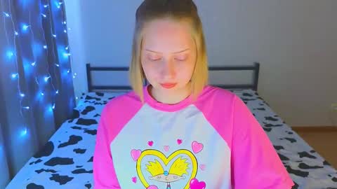 Cutie online show from November 19, 6:02 am