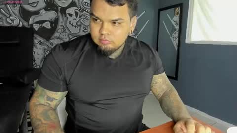 angus_6 online show from September 11, 4:30 pm