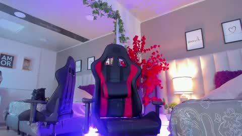 aniie rouse online show from April 21, 1:42 am