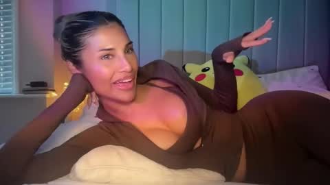 anisha online show from November 18, 11:46 am