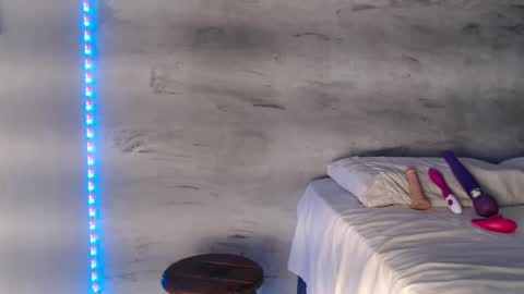 Hello My name is NaiaraPv is OPEN online show from March 4, 2:06 am