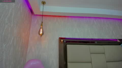 Anna online show from March 8, 1:14 pm