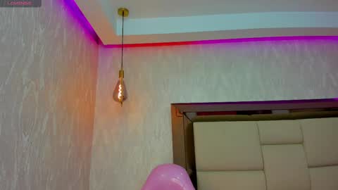 Anna online show from March 3, 1:23 pm