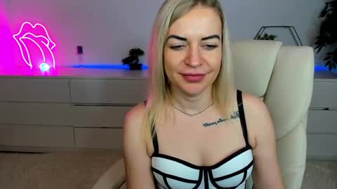 anna_snow9 online show from September 24, 6:25 pm