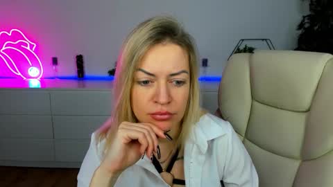 anna_snow9 online show from November 26, 7:05 am