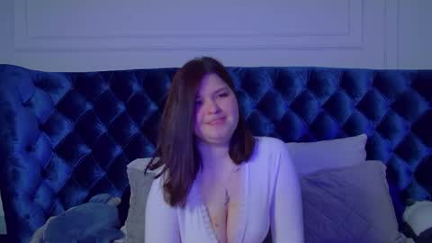 AnnaBanksy online show from May 7, 5:14 am