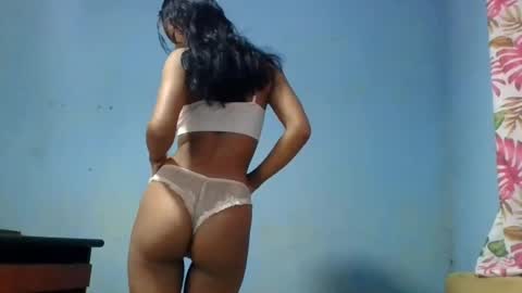 annah361037 online show from July 16, 5:22 am