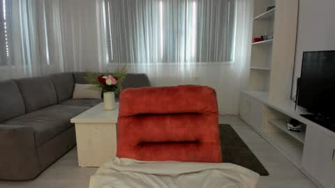 annaise  online show from April 10, 9:03 am