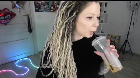 Anna online show from March 6, 7:24 pm