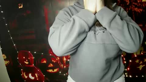 Bella online show from October 10, 5:19 pm