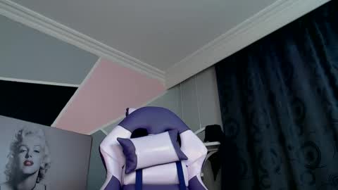 Anne  online show from December 7, 5:48 pm
