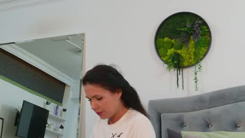 Anne Rey online show from April 21, 7:26 am