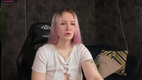 Joyce Howard online show from April 21, 2:51 am