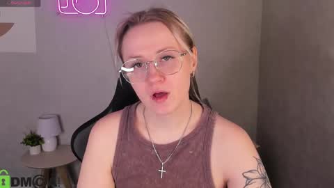 Joyce Howard online show from April 2, 2:08 am