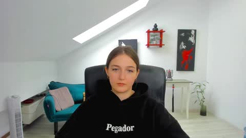 annewilsonn online show from May 14, 8:56 am