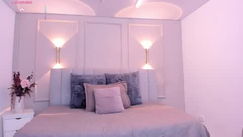 annie_20_ online show from December 19, 12:22 pm