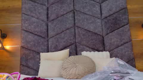 ANNIE online show from March 3, 11:39 am