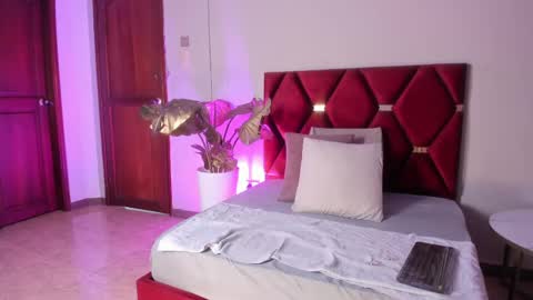 Annie Bluee online show from April 20, 11:46 am