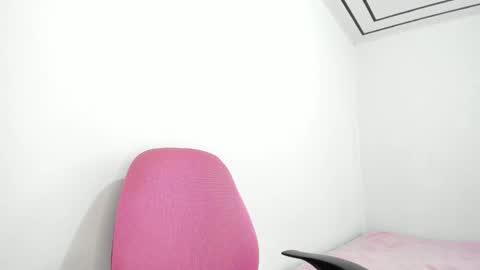 Annie  online show from February 19, 9:36 pm