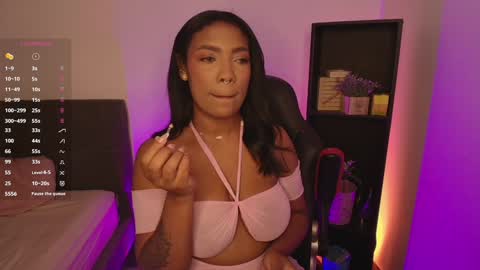 Snapshot of anniejasmin_ chatting on December 2, 9:52 am A N N I E online show from December 2, 9:52 am