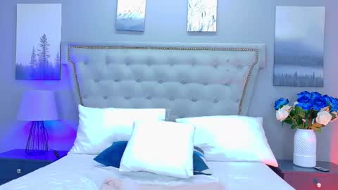 Annie Leigt online show from February 10, 12:30 pm