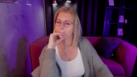 Annie online show from September 12, 5:53 am