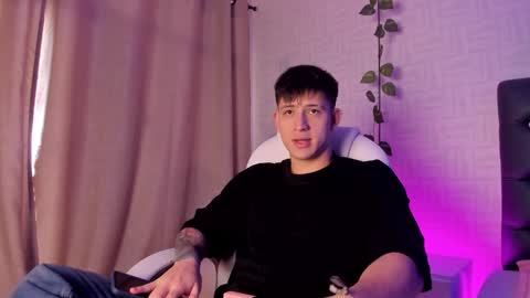 Annie  Alex online show from December 16, 1:22 pm