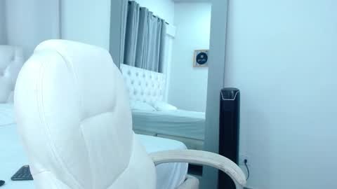 ANNY LOUIS online show from February 19, 2:12 am