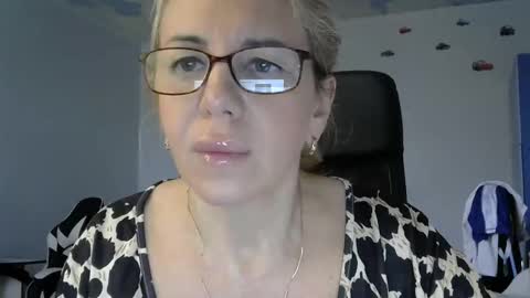 anny_wild1 online show from April 18, 11:56 am