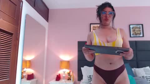 annysmitth online show from December 26, 11:35 pm