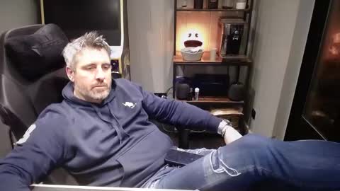 anonymousblokeuk online show from December 22, 11:31 pm