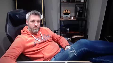 anonymousblokeuk online show from December 4, 1:19 am