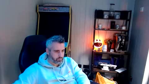 anonymousblokeuk online show from October 13, 8:49 am