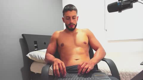 Snapshot of anthonydaddi chatting on October 16, 1:27 am Anthony J. Blake online show from October 16, 1:27 am