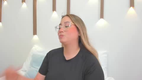 A N T O N E L L A  online show from February 21, 4:48 pm