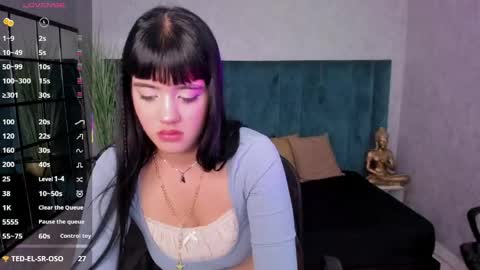 A N T O N I A online show from April 18, 7:58 pm